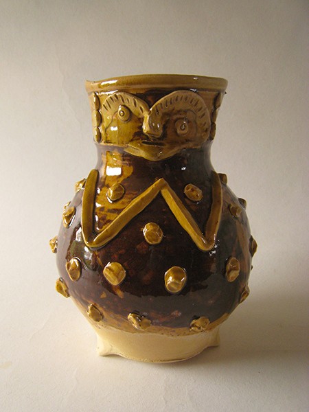 http://poteriedesgrandsbois.com/files/gimgs/th-31_PCH046-05-poterie-médiéval-des grands bois-pichets-pichet.jpg